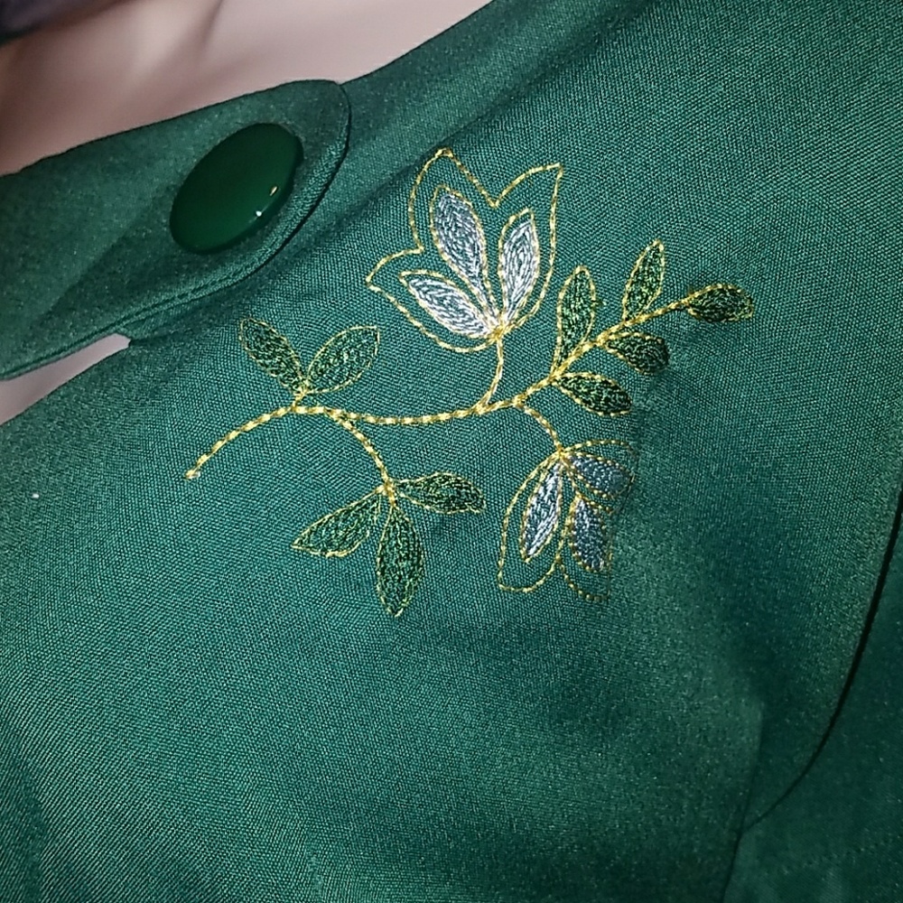 Tatyana Sierra Green 1950’s Pinup Pencil Dress w Peek-a-Boo Embroidery Neckline - Picture 5 of 8